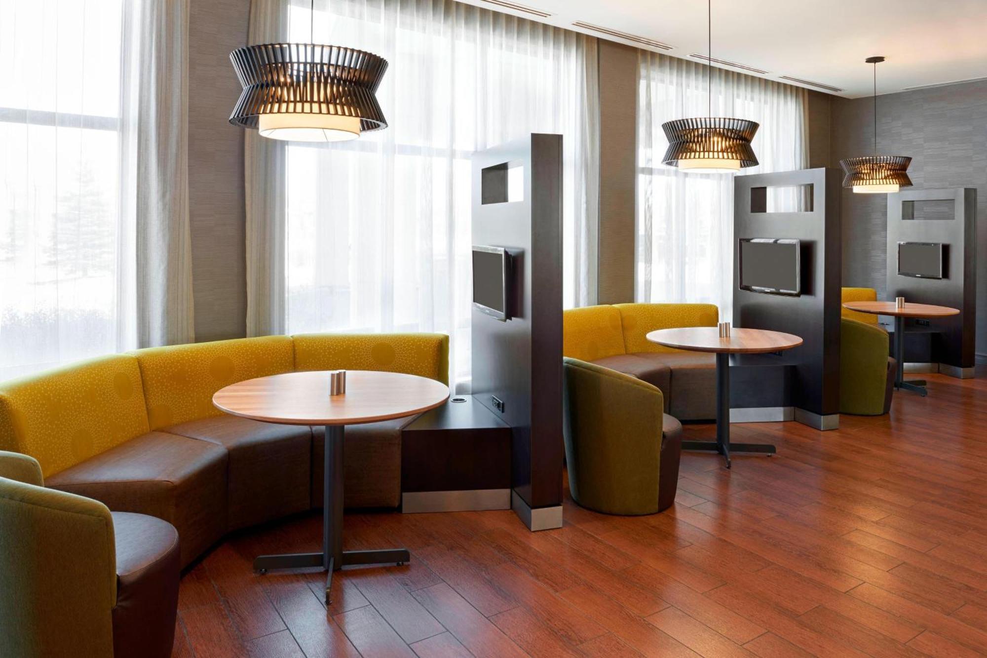 Hotel Courtyard By Marriott Kingston Highway 401 Exterior foto