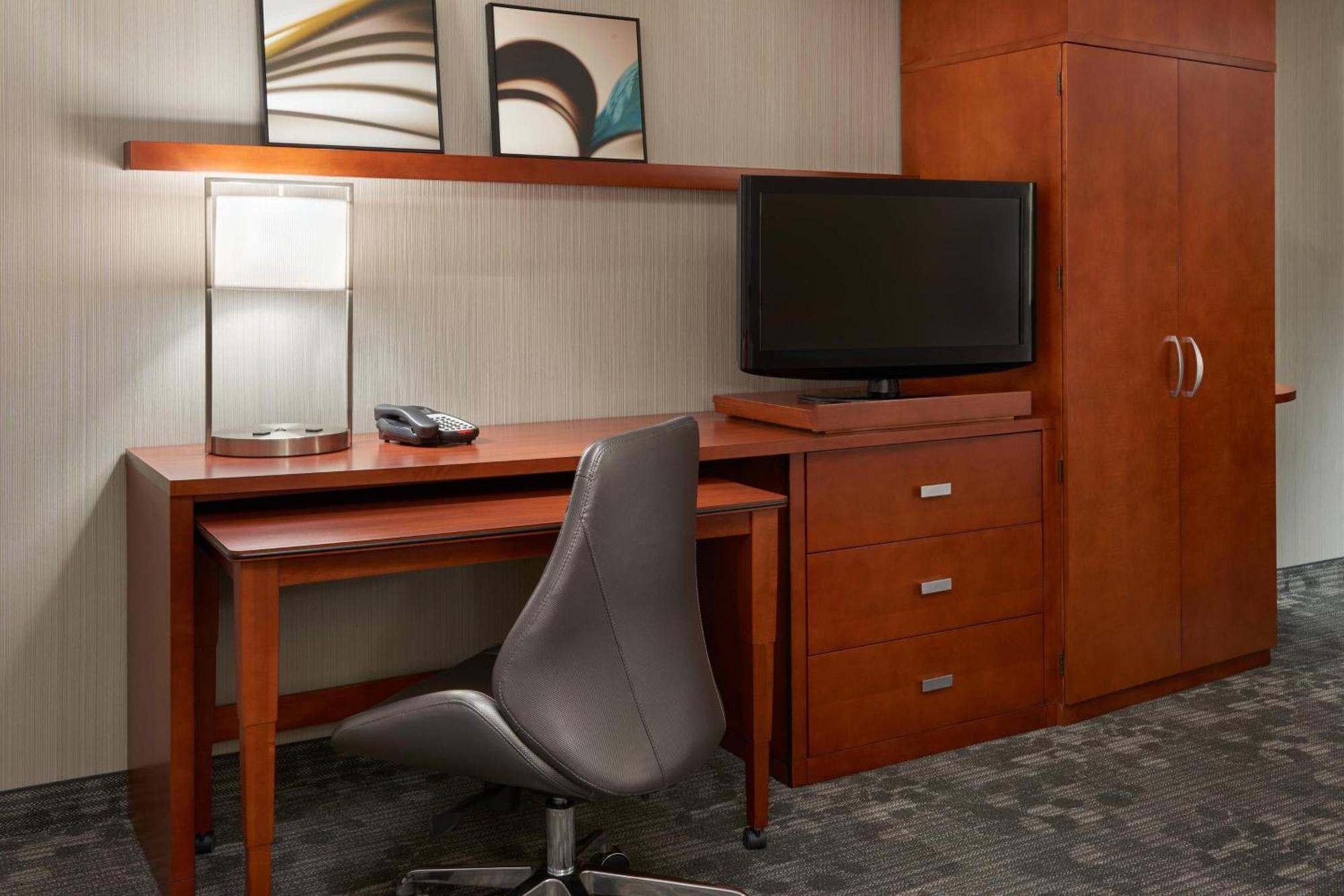 Hotel Courtyard By Marriott Kingston Highway 401 Exterior foto